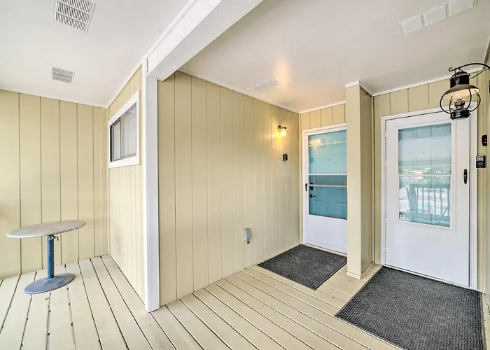 Bayside Pcb Escape With Community Pool And Docks!