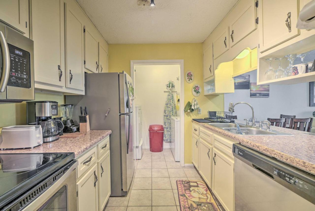 Apartment Bayside Pcb Escape With Community Pool And Docks! *