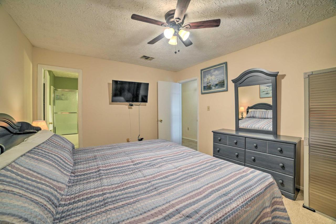 Apartment Bayside Pcb Escape With Community Pool And Docks!
