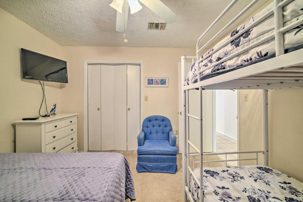 Bayside Pcb Escape With Community Pool And Docks! Apartment